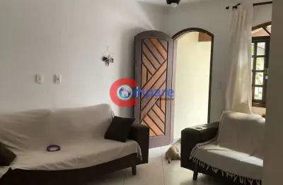 Excepcional sobrado à venda, com 3 dormitórios e 2 vagas de garagem, ficando a 5 minutos do shoppin