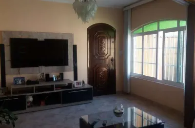 Casa térrea à venda, com 3 suítes e 6 vagas de garagem, com piscina, na região da vila silveira, gu