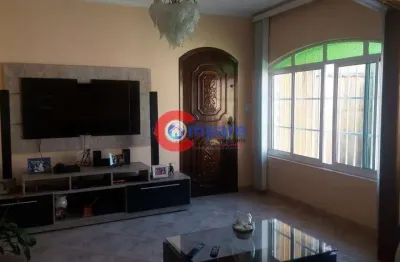 Casa térrea à venda, com 3 suítes e 6 vagas de garagem, com piscina, na região da vila silveira, gu