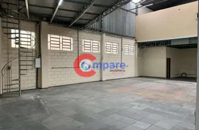 Excelente galpão comercial para locação, com 600 metros de construção, 8 metros de pe direito, 5 va