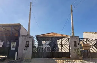 Casa à venda 2 quartos, 1 vaga, 10m², jardim vitoria, mairinque - sp