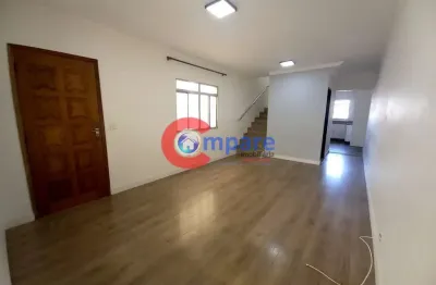 Lindo sobrado para locação, com 3 suítes e 5 vagas de garagem, na região do jardim bom clima, guaru