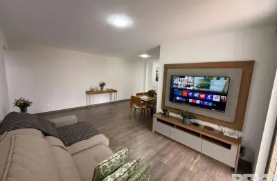 Apartamento no alto com mais de 100 metrôs quadrados de 2 quartos.