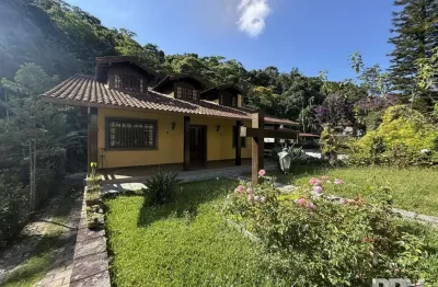 Casa em Condomínio para Locação em Teresópolis, Carlos Guinle, 6 dormitórios, 1 suíte, 3 banheiros, 6 vagas