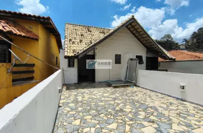 Casa à Venda no Parque Monte Alegre em Taboão da Serra com 3 Quartos, Quintal e Excelente Área Total