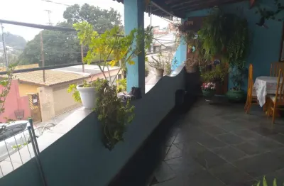 Casa à Venda em Taboão da Serra com 236m², 3 Dormitórios, Suíte, Terreno Amplo e Varanda com Churrasqueira - Av Intercontinental