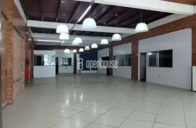Excelente, loja com 500m² sendo 300m² no terreo e 200m² no mezanino