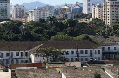 Apartamento alto padrão na ponta da praia, 03 quartos (1 suíte), andar alto, frente, 2 vagas demarcadas