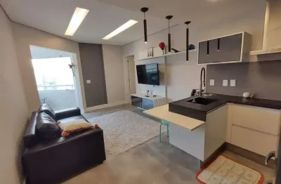Flat 2 suítes, decorado, varanda com vidros e vista mar !!!