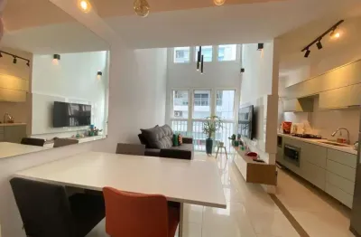 Flat duplex no coração do gonzaga, 2 quartos, 1 vaga, piscina, academia e salão de festas, próximo da praia
