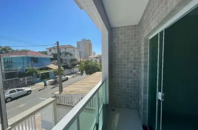 Casa sobreposta alta (nova) na aparecida, 3 quartos (1 suíte), 2 vagas