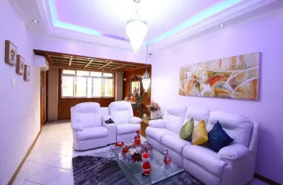 Casa com 3 dormitórios, área gourmet e piscina campo grande - santos/sp