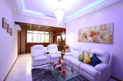 Casa com 3 dormitórios, Área gourmet e Piscina Campo Grande - Santos/SP