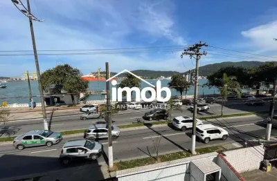 Apartamento na ponta da praia, 2 quartos, frente mar, varanda envidraçada, 2º andar