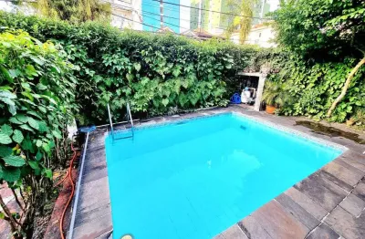 Sobrado Geminado à Venda em São Vicente/SP – 4 Quadras da Praia Boa Vista!