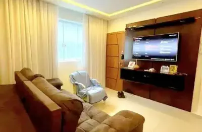 Apartamento Reformado de 2 Dormitórios à Venda na Aparecida, Santos – 1º Andar, Vaga e Excelente Localização