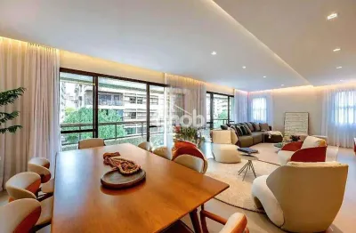 Apartamento alto padrão, amplo e recém reformado, contando com: