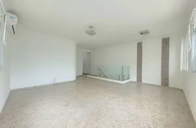 Casa Sobreposta Alta Duplex no Embaré / Santos/SP – 4 Suítes, Terraço Gourmet e 2 Vagas Paralelas