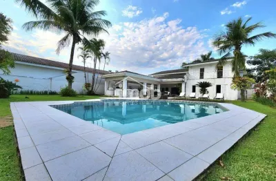 Casa Alto Padrão no Jardim Acapulco com Piscina - 7 dormitórios, 5 suítes, 6 vagas, quintal, piscina, churresaqueira