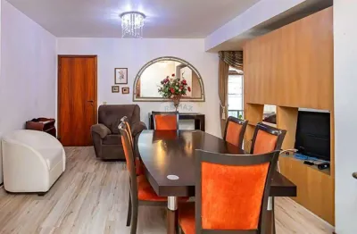 Apartamento a venda com 3 quartos, 1 suíte e 1 vaga de garagem no batel!