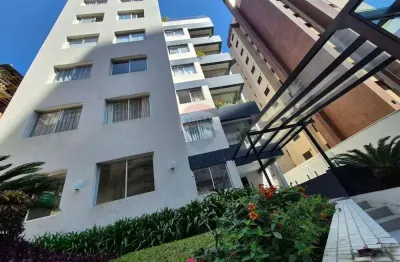 Apartamento a venda com 3 quartos, 1 suíte e 1 vaga de garagem no batel!