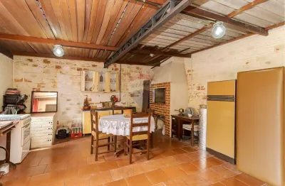 Sobrado triplex – mercês – 217 m² – 4 quartos – 3 vagas – área gourmet – loft independente