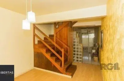 Casa condomínio no humaitá de 3 dormitórios e vaga desocupada