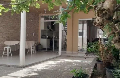 Casa de alvenaria  2 pavimentos, no bairro medianeira/gloria