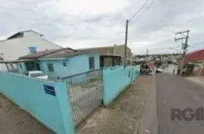 Casa espaçosa à venda no bairro costa e silva 4 dormitórios sendo 1 suíte.