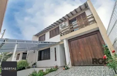 Casa de 285m² - 4 dormitórios, 4 vagas no bairro bom jesus