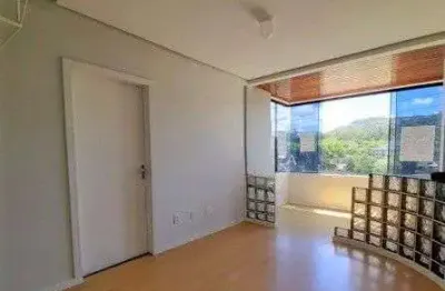 Cobertura no partenon de 1 dormitório e terraço desocupada