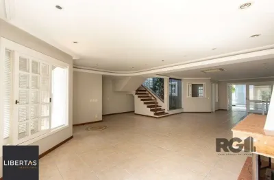 Belo sobrado, 3 quartos, 1 suite, piscina, 320m² privativos - tristeza