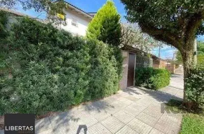Casa 3 dormitórios a uma quadra da avenida teresópolis e cinco minutos do bourbo