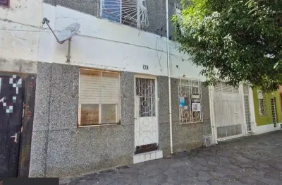 Residência no bairro azenha, com quatro dormitórios