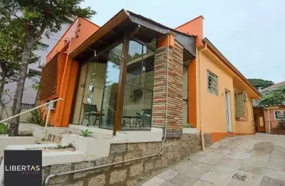 Casa com 3 quartos à venda na Rua Artigas, 214, Petrópolis, Porto Alegre