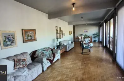 Apartamento de 4 dormitórios, 2 suítes, sacada, living para 2 ambientes bem ampl