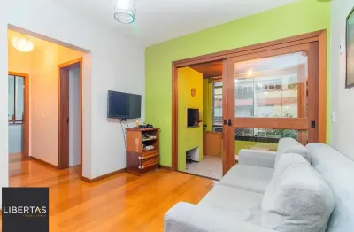 Vende-se apartamento com 2 quartos, 1 vaga e sacada com churrasqueira - bela vis