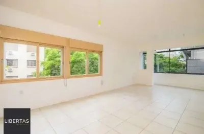 Apartamento com 3 quartos em prédio com elevador no bairro cidade baixa