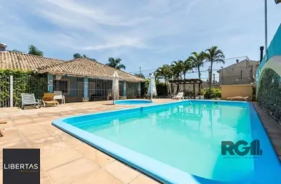 Casa em condomínio fechado no humaitá de 3 dormitórios 2 vagas e infra