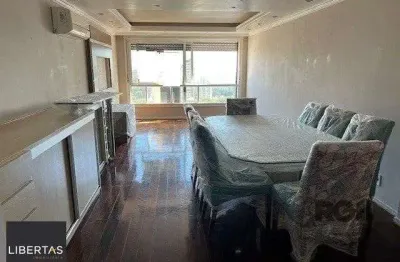 Apto de 3 dormitórios no mont serrat com linda vista da cidade e 1 vaga de garag