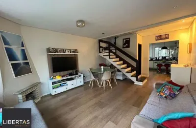 Casa triplex em condomínio no ecoville com 2 suítes