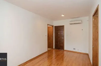 Vende-se apartamento com 2 quartos(1 suíte) e 68m² - petrópolis
