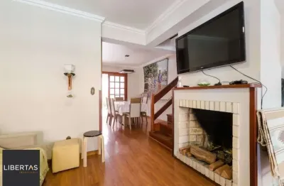 Casa em condomínio de 3 dormitórios sendo 1 suíte e 2 vagas de garagem no bairro