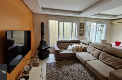 Casa com 3 quartos à venda na Rua Kiev, 16, Passo da Areia, Porto Alegre