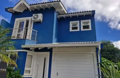 Casa em condomínio fechado com 163 m² de área útil, portaria 24 h e todo confort