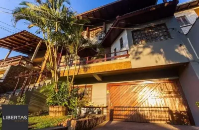 Casa espaçosa com 6 dormitórios e vista incrível no cristo redentor