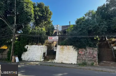 Terreno de 326m², com 02 casas de madeira em excelentes condições, passo d'areia