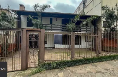 Casa com 5 quartos, 5 vagas e 265m² à venda no bairro tristeza.
