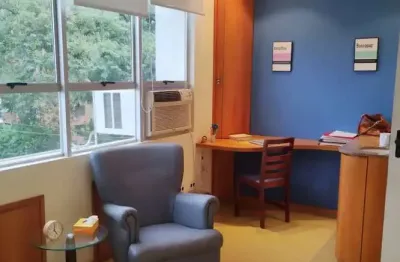 Casa comercial à venda na Avenida Wenceslau Escobar, 3033, Tristeza, Porto Alegre