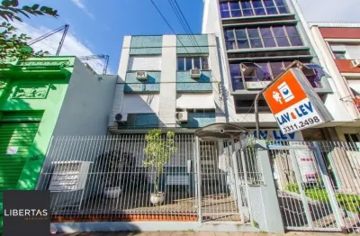 Apartamento térreo com pátio à venda no Bom Fim – 2 dormitórios e dependência